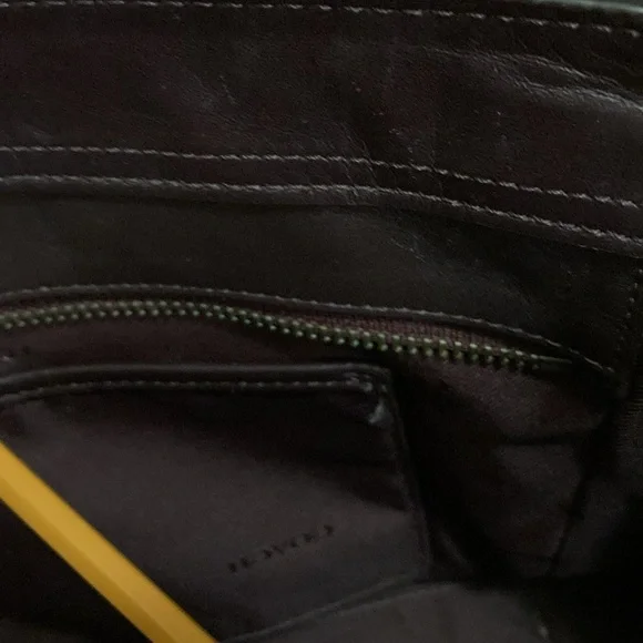 Coach Swagger without crossbody strap and a slight lean - Picture 14 of 14